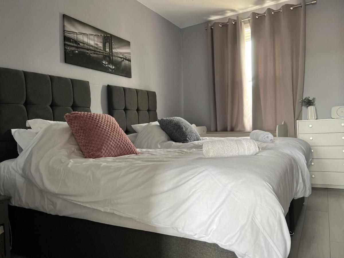 Captivating 2-Bed Apartment In Kirkcaldy Exterior photo